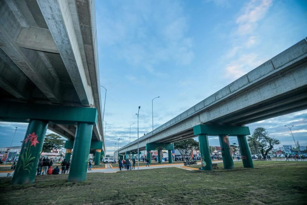 Jhonny Fernández inaugura moderno viaducto en la vía a Cotoca 3 IMG 7781