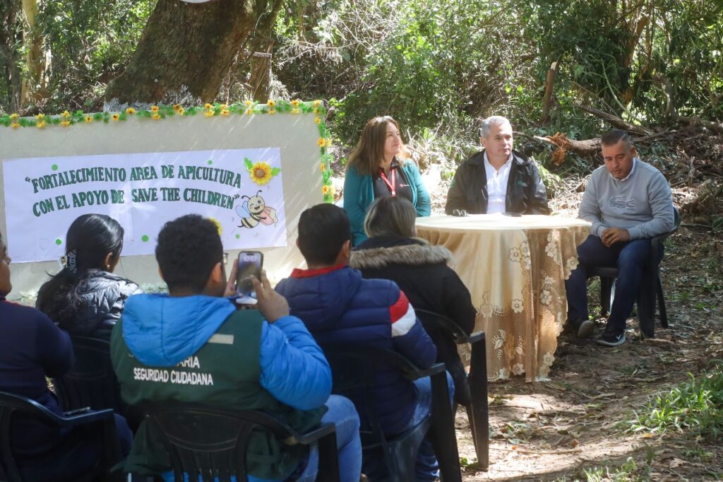 Cenvicruz recibe donación de 30 cajas de apicultura y relanza su producción de miel 1 miel 2