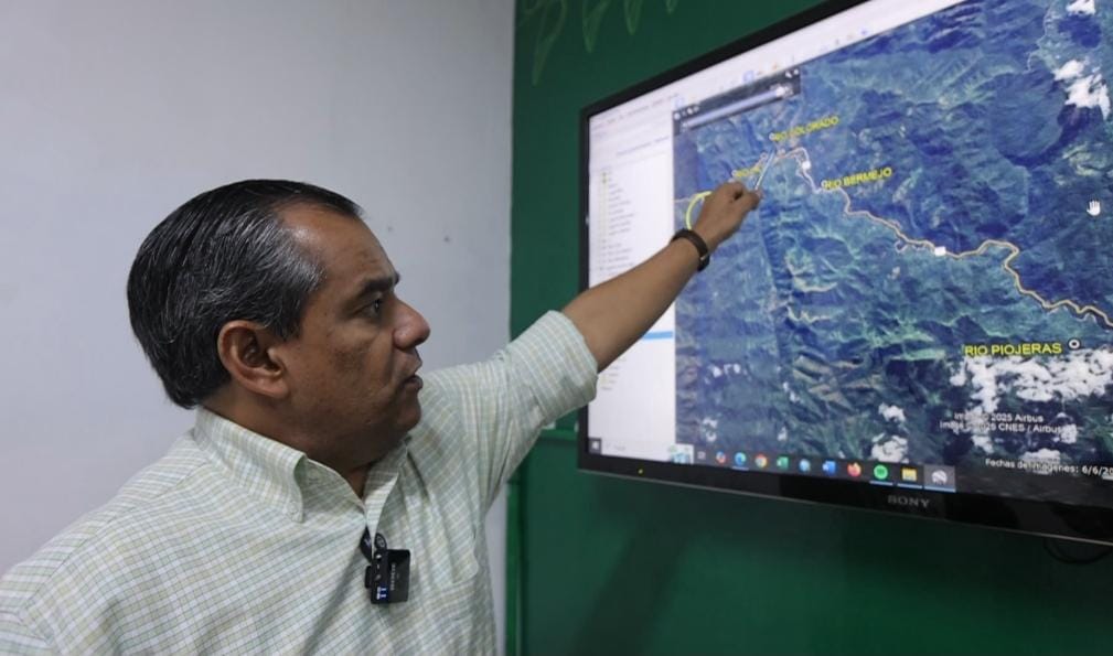 Searpi inspecciona zona de derrumbe e informa que el agua sigue fluyendo hacia el río Piraí 1 rio 2