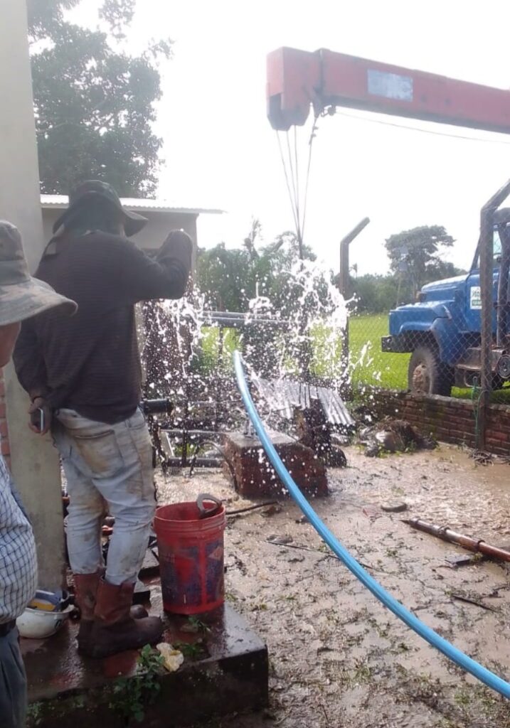 Más de 2.000 personas en la provincia Ichilo acceden a agua potable gracias a la rehabilitación de pozos realizada por la Gobernación 1 Agua 2