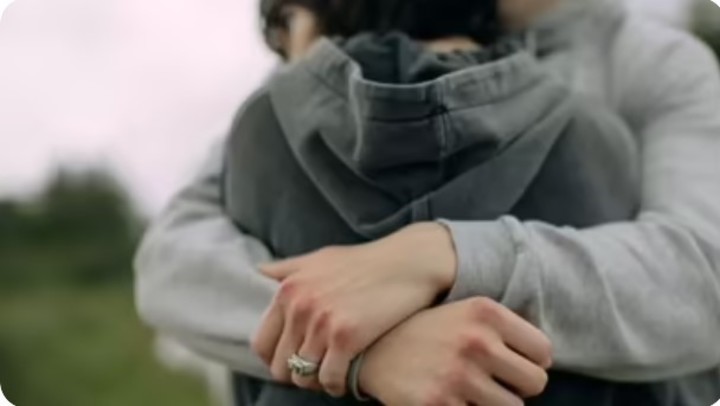 Mujeres jóvenes en China están desembolsando U$S 7 por abrazos de cinco minutos de hombres” para aliviar el estrés