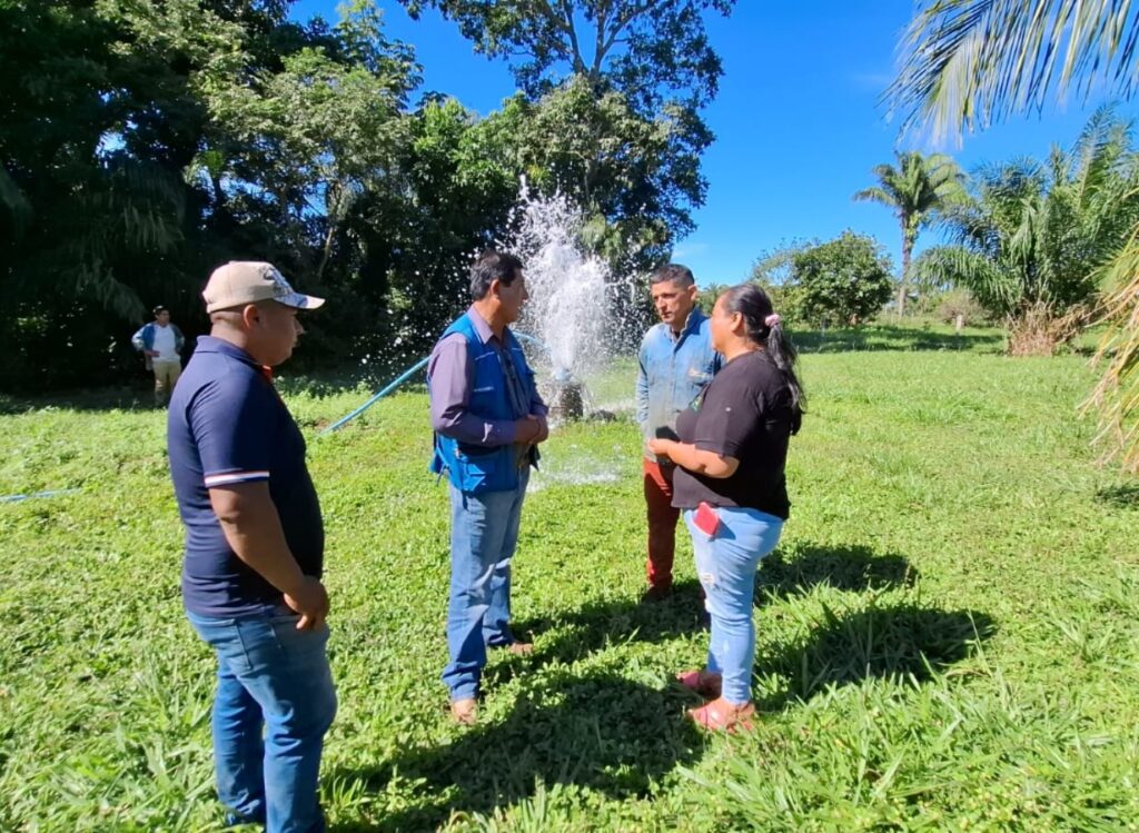 Más de 2.000 personas en la provincia Ichilo acceden a agua potable gracias a la rehabilitación de pozos realizada por la Gobernación 2 agua 3