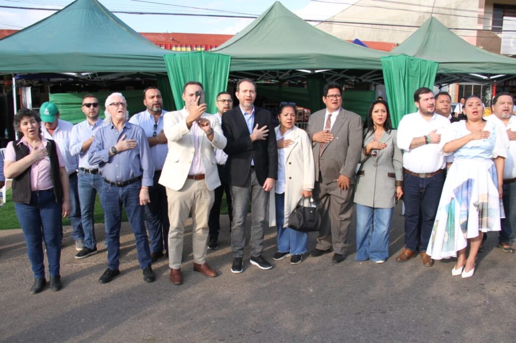Una gigante bandera cruceña ondea en Camiri en homenaje a su aniversario 2 e71dffde 663e 451f 94a0 6089d160f0ec