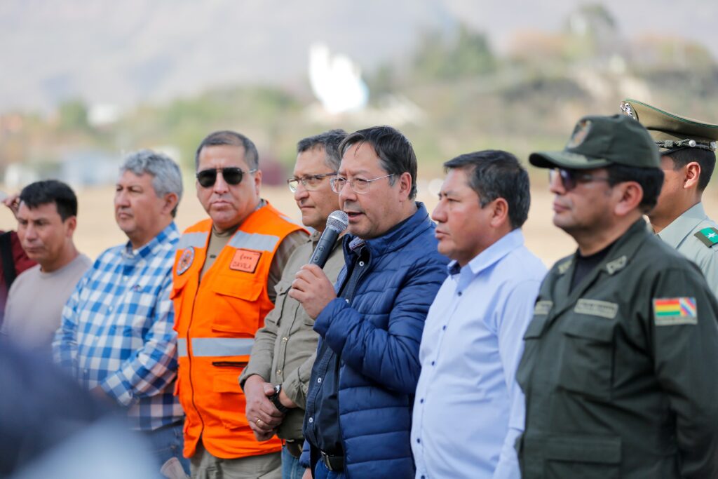 Incendio forestal en Tarija es de magnitud, Arce instruye arribo de segundo helicóptero y de más bomberos 1 ARCE