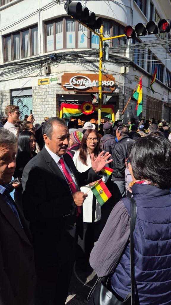 Cambio 25 ve riesgos de “evismo” con Lara: Vicente Cuéllar apoyará a Tuto Quiroga en la segunda vuelta 1 Chente 2