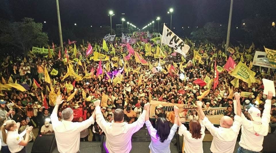 Samuel Doria Medina cierra campaña en Santa Cruz con promesa de frenar la inflación 1 DORIA 2