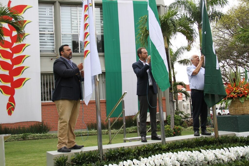 La huella de CRE en Santa Cruz: de 10.000 socios a 4 millones de beneficiarios 1 CRE CHEFON