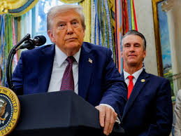 Estados Unidos ataca una embarcación procedente de Venezuela y causa 11 muertos 1 trump