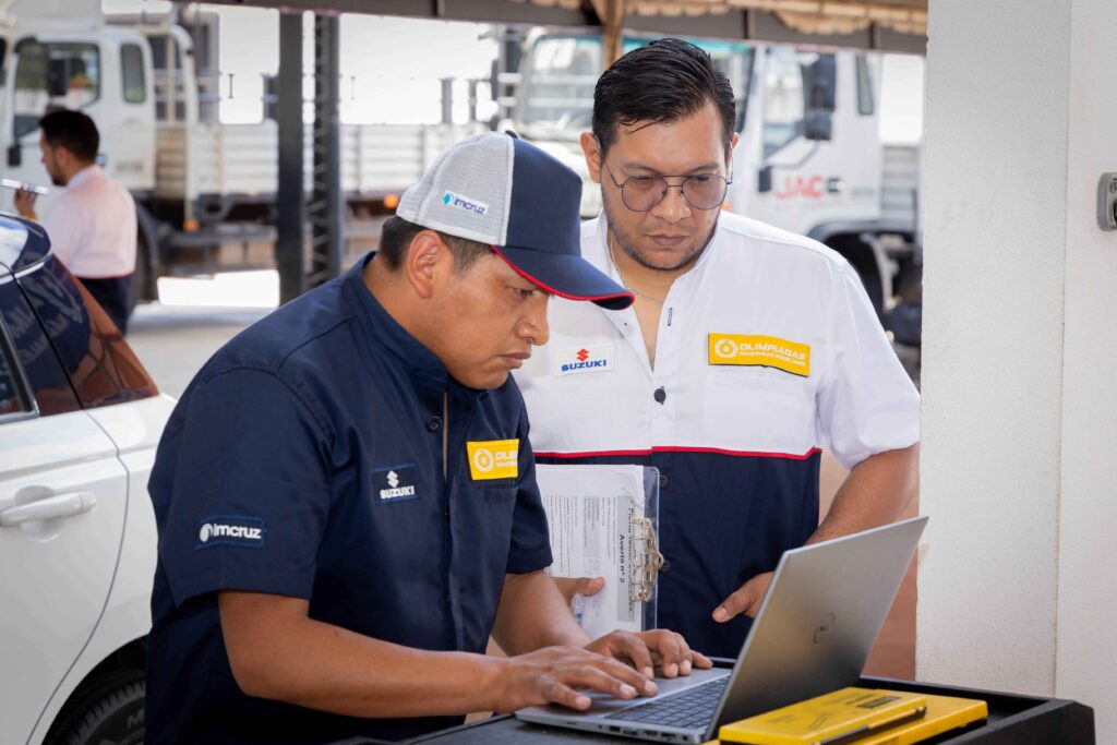 Suzuki corona al mejor técnico mecánico de Bolivia en sus "Olimpiadas Nacionales 2025" 1 su 1