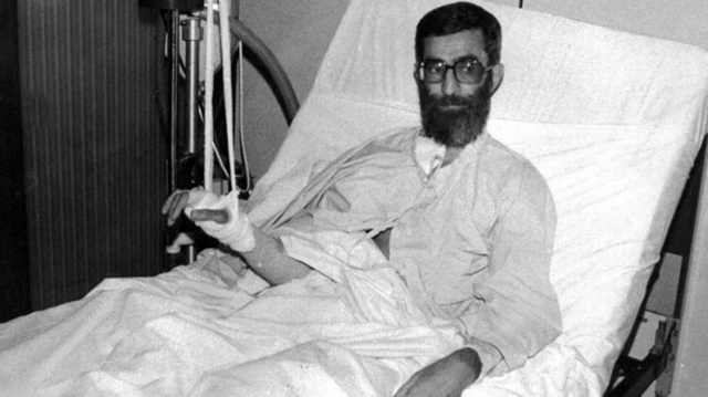 Quién era y cómo ejerció el poder el ayatolá Alí Jamenei, líder supremo de Irán durante casi 4 décadas que murió en ataques de EEUU e Israel 4 Jamenei recuperádose del intento de asesinato en 1981.