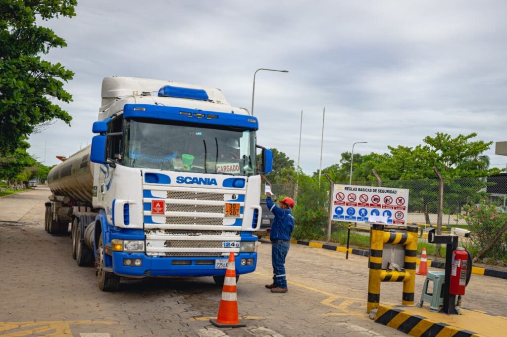 YPFB incorpora por primera vez aditivos para reforzar la calidad de la gasolina en todo el país 1 88079164 d9eb 460c 9697 d26f915cfb69