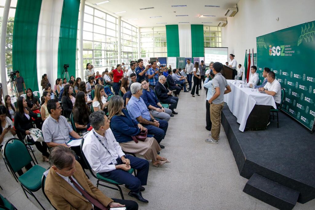 Gobernación entrega becas “Creando Futuro” a 63 bachilleres 1 becas 2