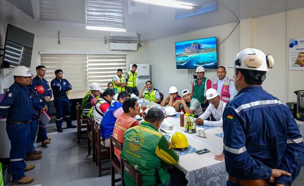 YPFB y mototaxistas de Santa Cruz acuerdan agilizar resarcimiento por gasolina desestabilizada 1 IMG 2306