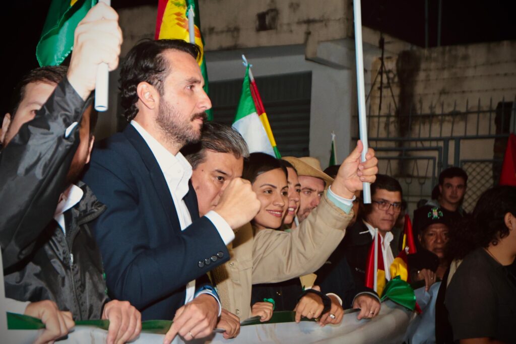 “Tienen hasta este domingo para desbloquear todo el país; caso contrario, miles de ciudadanos vamos a salir a desbloquear Santa Cruz” 1 b64826f8 7210 49a6 8eb5 7956f0f4989b