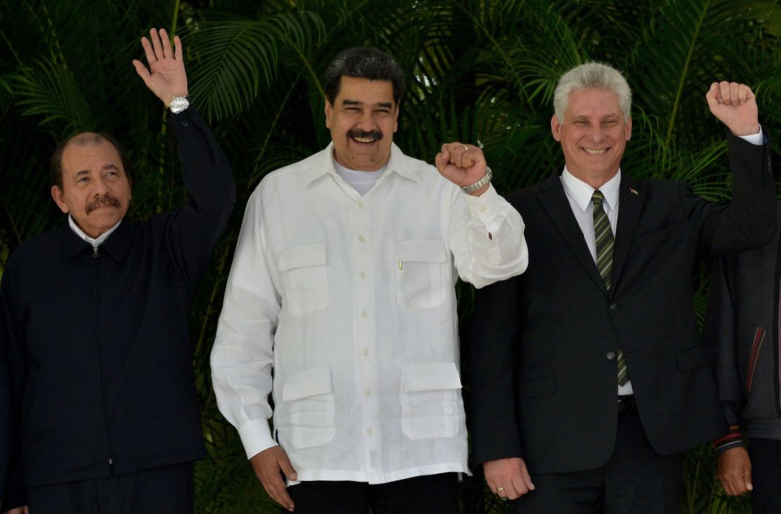 Ortega dijo públicamente que Nicaragua no tendrá más elecciones, pero su poder enfrenta varios desafíos 2 Nicolás Maduro, flanqueado por el presidente de Nicaragua, Daniel Ortega, y el presidente de Cuba, Miguel Díaz-Canel, en una cumbre en La Habana, en 2018.