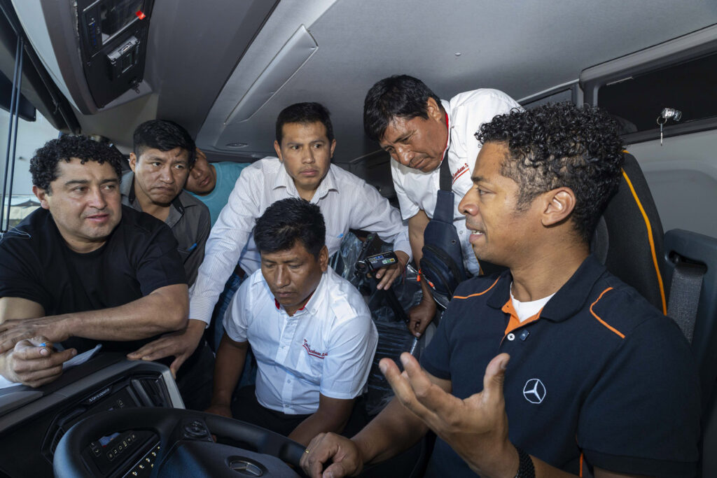 Mercedes-Benz lanza el nuevo O500RSD 2445/30 en Bolivia en medio de un año histórico en ventas de buses 2 merce 2