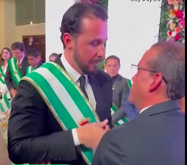 De los ataques al abrazo: los rivales de Santa Cruz hacen “borrón y cuenta nueva” 1 TODOS