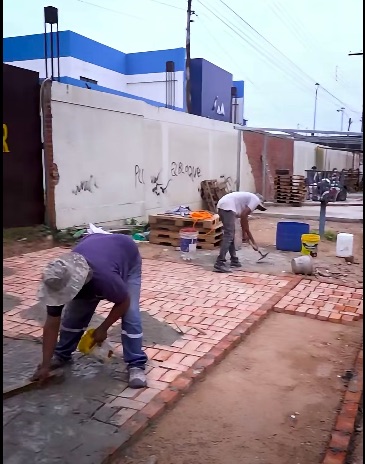 Mamen Saavedra intenta frenar la expansión de puestos ilegales: “Autorice ocupar espacios públicos por el incendio, pero no para estas construcciones” 2 alcalde 6